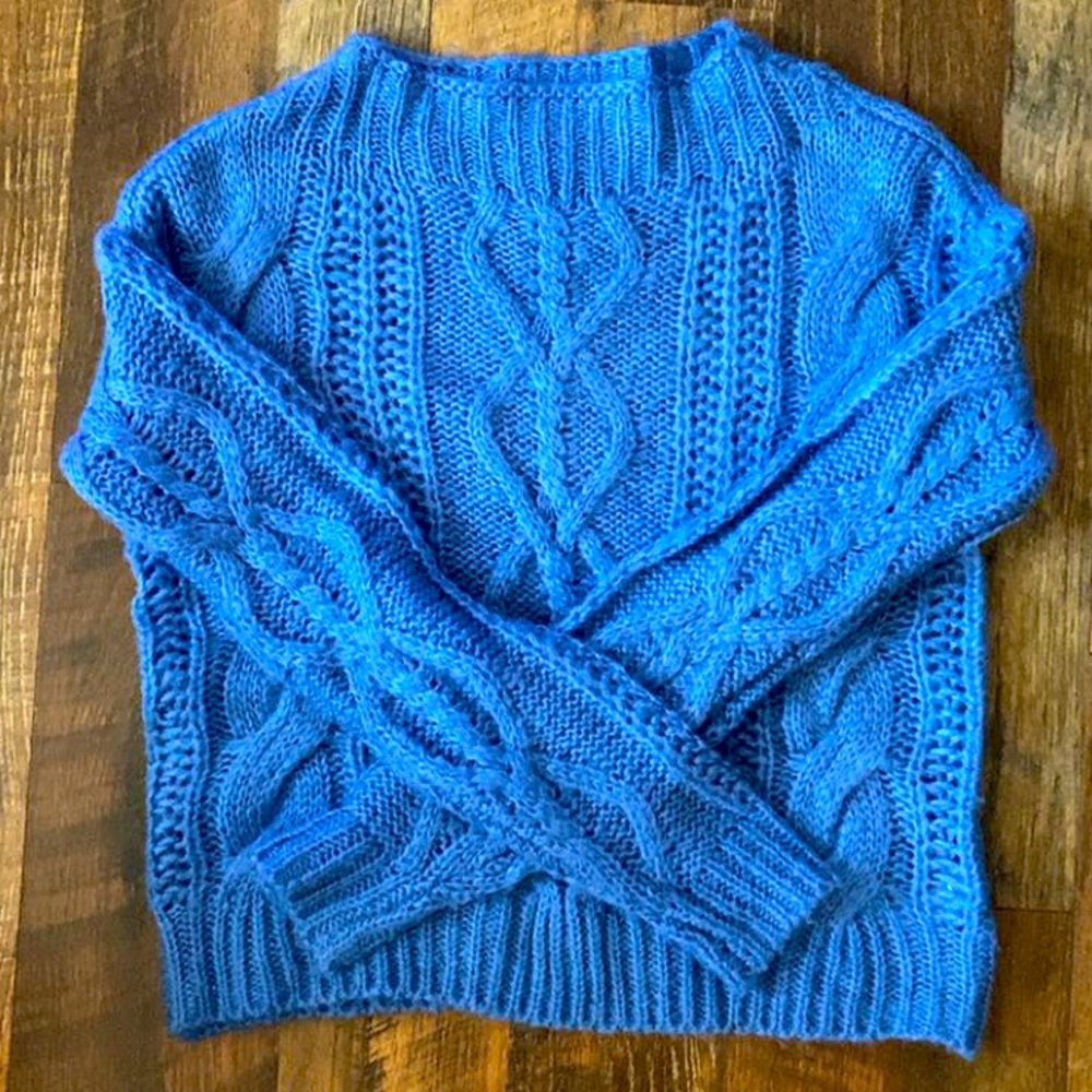 Blue chunky knit sweater